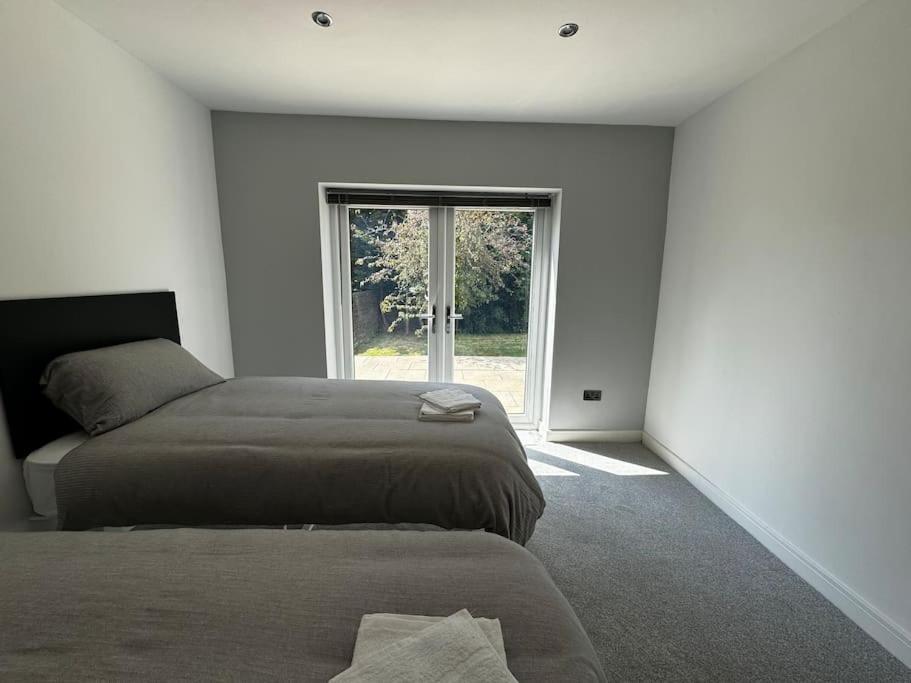Brand New 4 Bed Deluxe Modern Villa - Sleeps 9 - Private Parking & Garden Nottingham Eksteriør billede