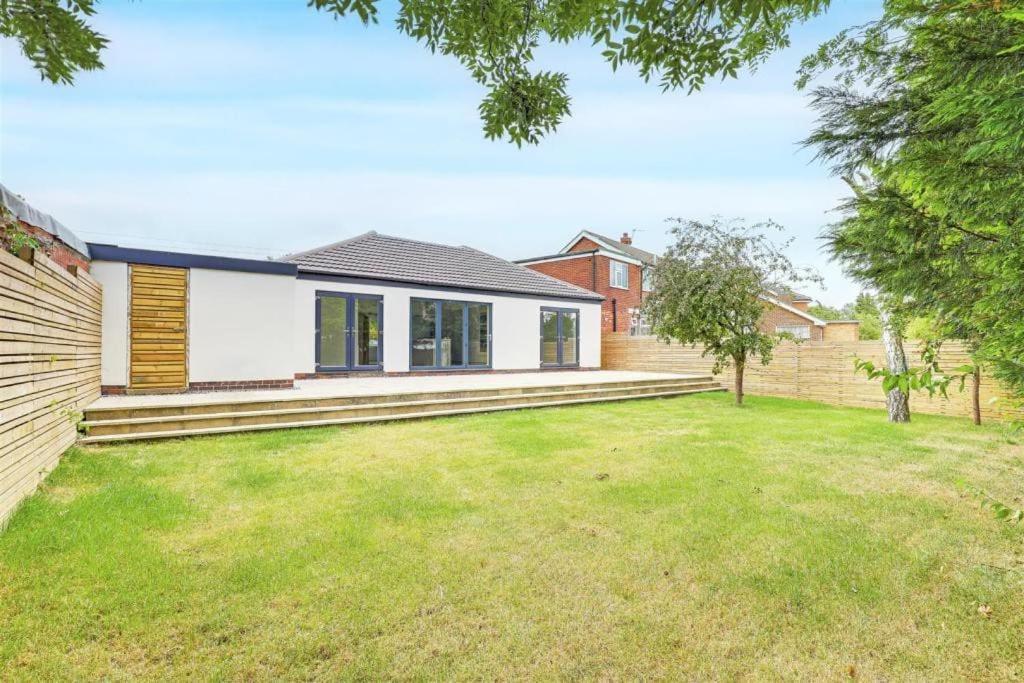 Brand New 4 Bed Deluxe Modern Villa - Sleeps 9 - Private Parking & Garden Nottingham Eksteriør billede